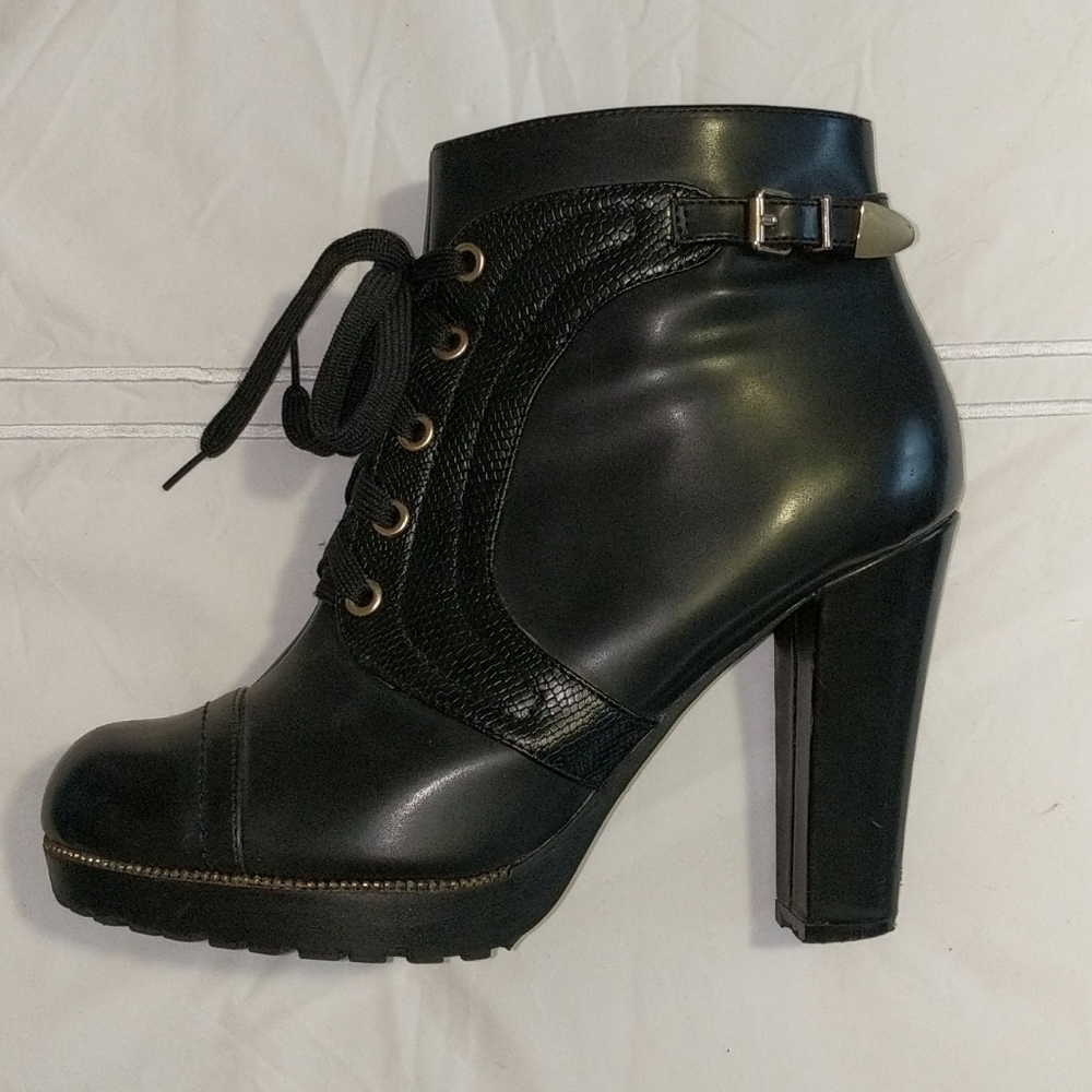 Size 9 bootie "Klara"